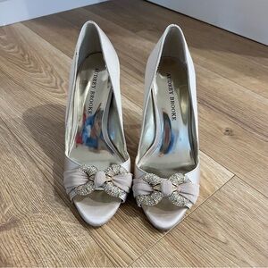 Audrey Brooke Adele Crème Textile Jeweled 3.5” Heels Good Condition